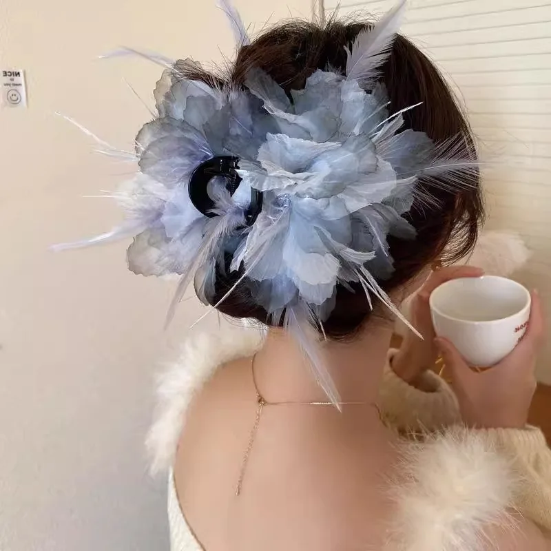 

Новинка 2024, зажим для волос с супер сказочными перьями, высококлассный темпераментный двухсторонний зажим для волос с бантом, зажим для волос с акулой на задней части головы