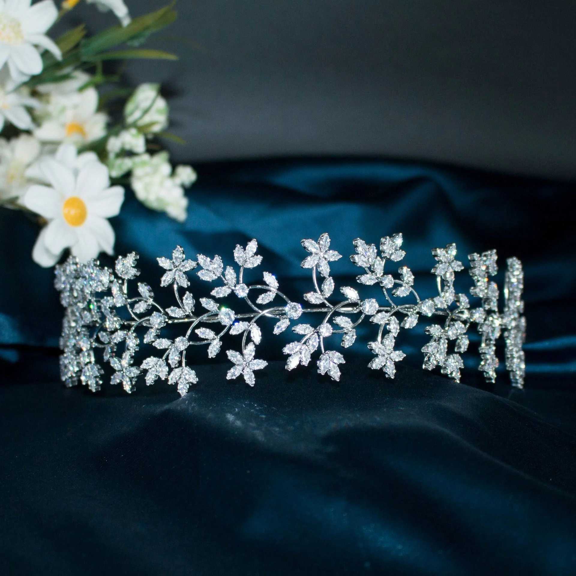 

New Korean Style Shiny Inlaid Zirconium Flower Zircon Temperament Follow-up Shooting Bride Headband Hair Band