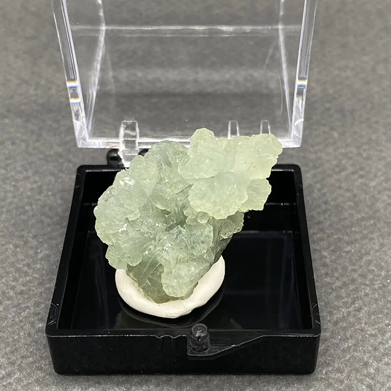 100%  Natural Prehnite Mineral Specimens Stones and Crystals Healing Crystal   +Box size:35*35*35 mm