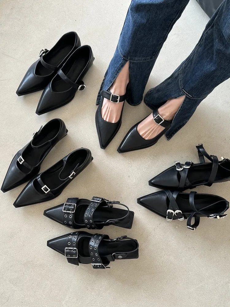 

2023 Summer New Tide Fashion Women's Shallow Flat Shoes Style Black Belt Buckle Design Pointed Rivet Single Shoes