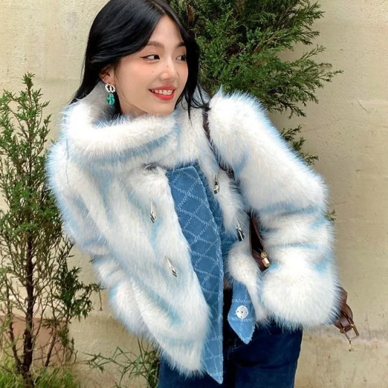 

New high-end denim patchwork fur jacket for autumn and autumn 2023