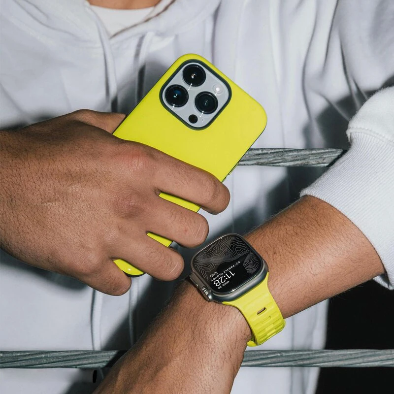 Premium Sports Silicone Strap for Smart Watches - Durable and Stylish Bracelet