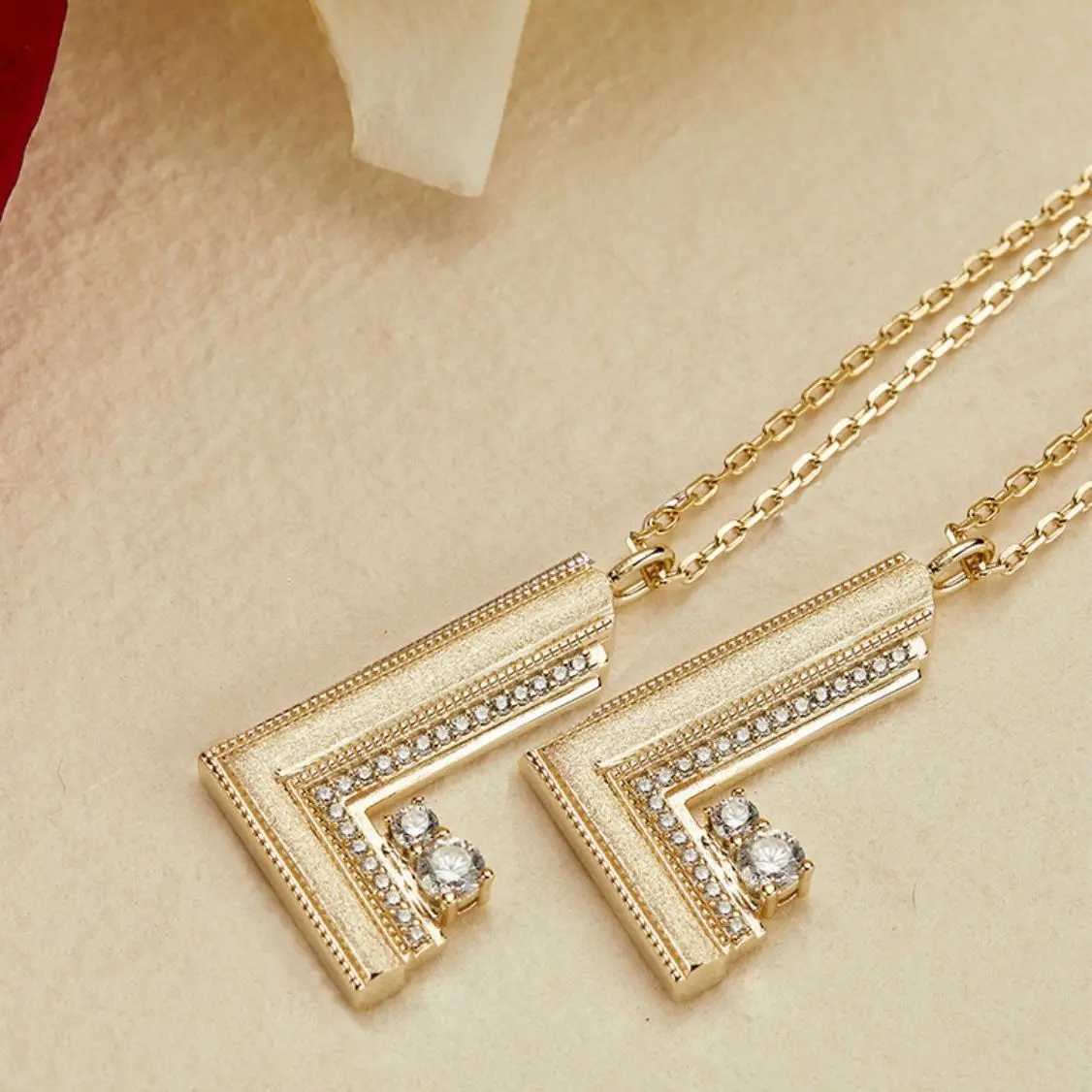 CLASSICAL BEAUTY- High-quality Fine Inlaid Zircon L-frame Necklace Women's Versatile Light Luxury Necklace Fashion Accessories