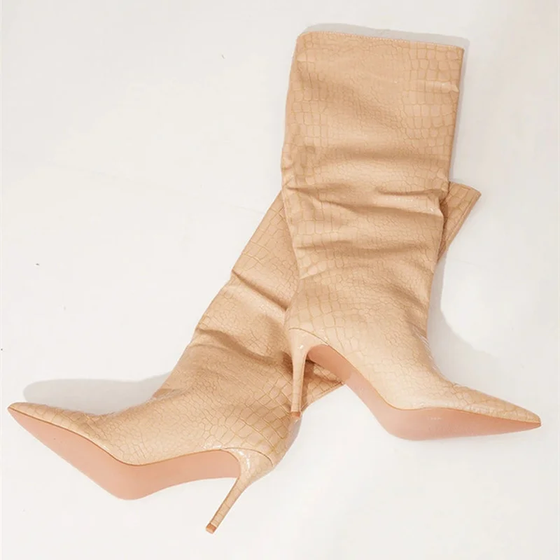 

2022 Women's Autumn and Winter New European and American Fashion Crocodile Pattern Vamp and Knee Pointed Stiletto Boots