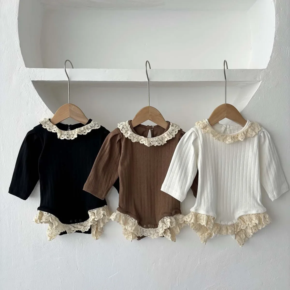 New Hot Sale Of The Season Baby Girl's Ruffle Trim round Neck Bodysuit Cotton Footless Romper with Skirt Design Comfortable Soft