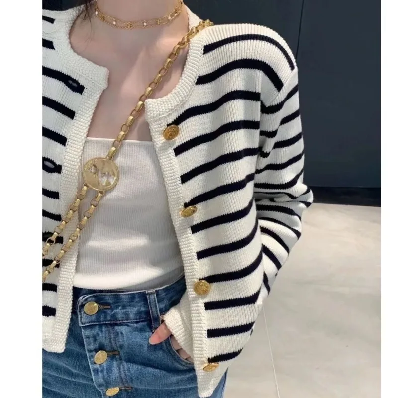 

Кардиган женский трикотажный с круглым вырезом, очаровательный короткий свитер свободного покроя в контрастную полоску, с золотыми пуговицами, верхняя одежда во французском стиле, осень
