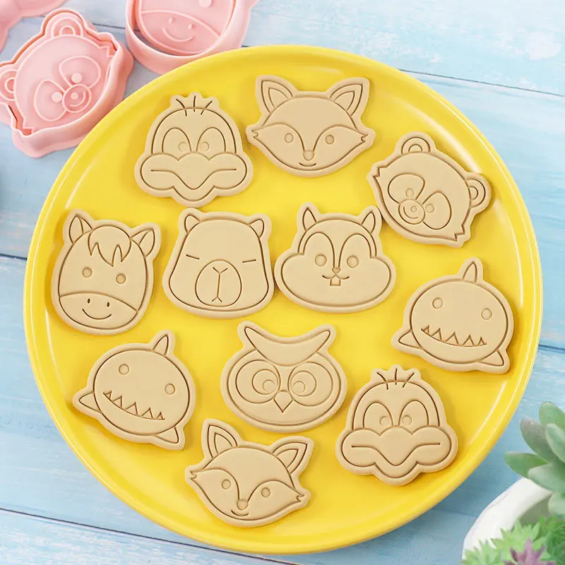 8Pcs/set animal Shape Cookie Cutters Plastic 3D Cartoon Pressable Biscuit Mold Cookie Stamp Kitchen Baking Pastry Bakeware Tool