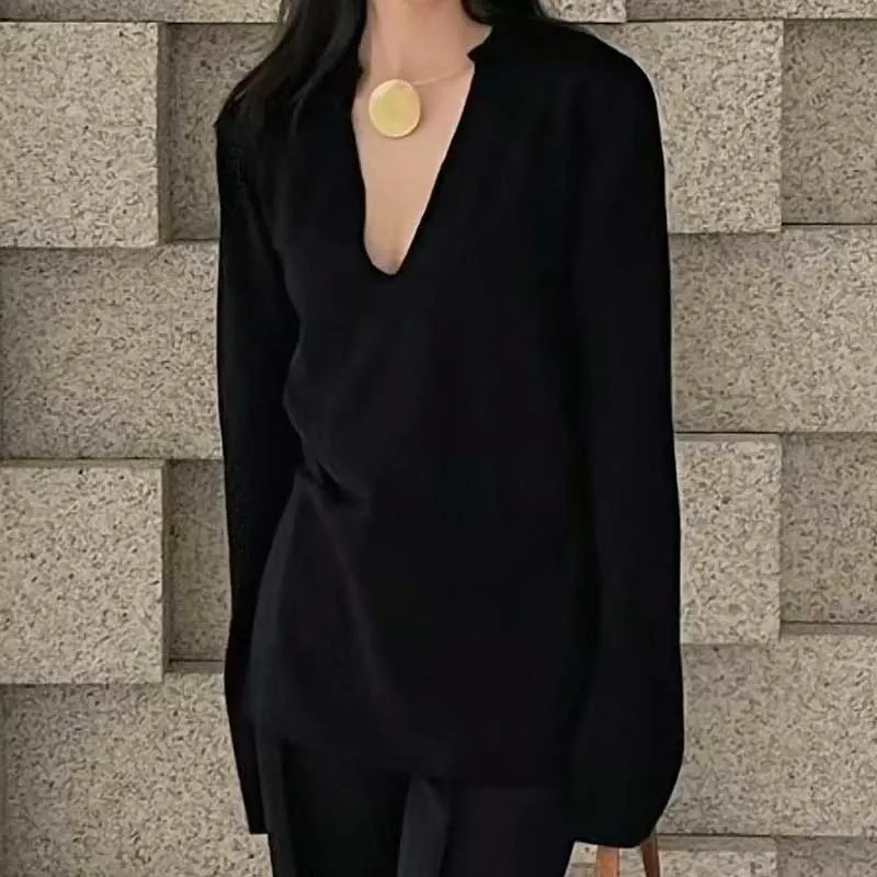 

New Comfortable Soft Wool Black V-Neck Sweater Fashion Designer Long Sleeve Knit Top High Quality Elegant Loose Lady Pullover
