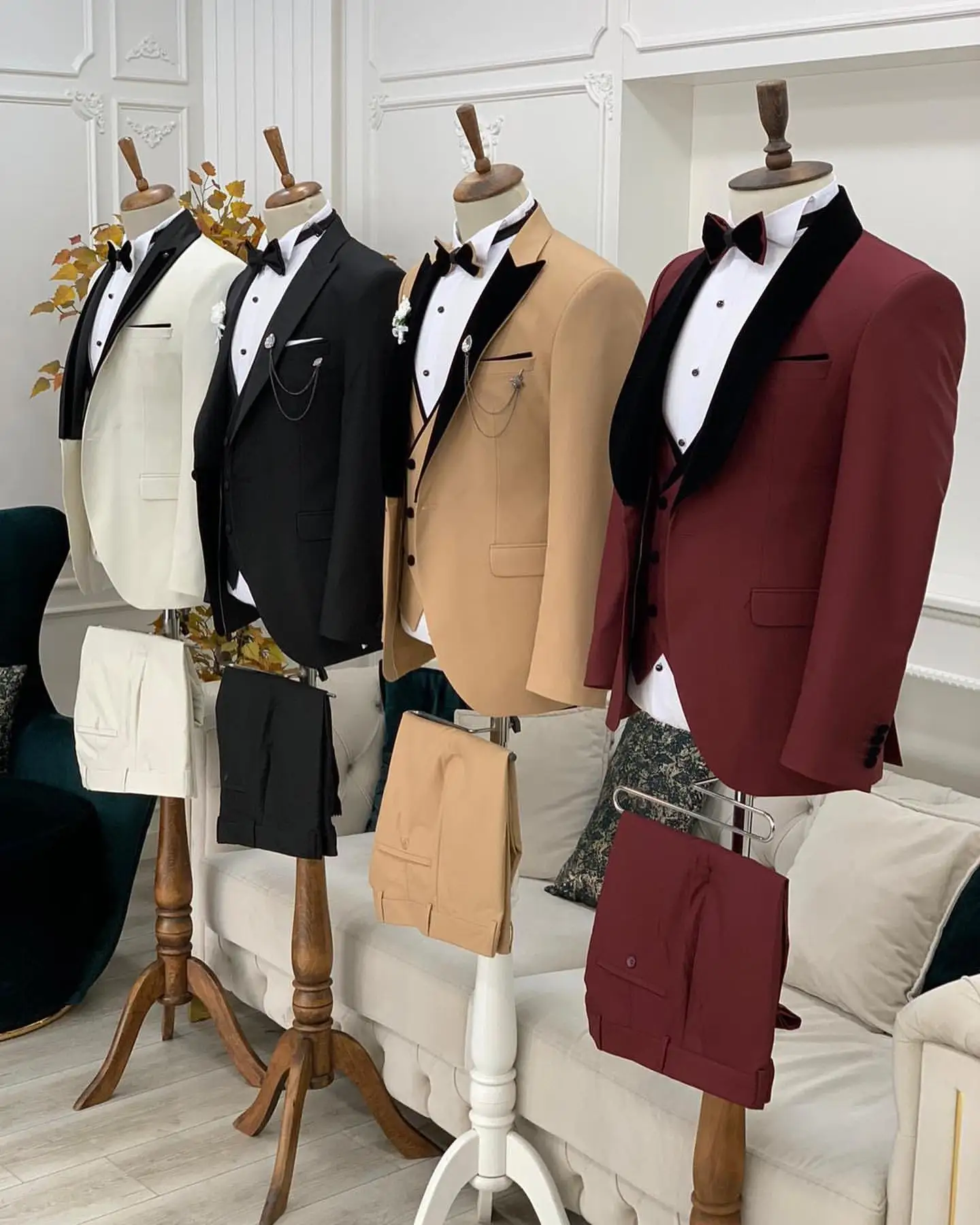 Tailored Men's Formal Suits Sets Ivory Unique Design Shawl Lapel Blazer Trousers Wedding Clothing 3pcs Jacket Pants Vest Outfit