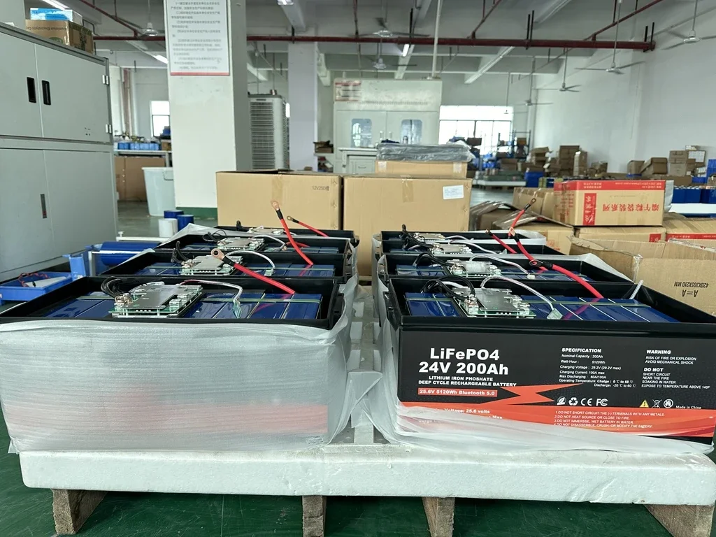 LiFePo4 Battery 12V 50AH 100Ah 200Ah 400Ah Bluetooth IP65 Waterproof Heating Balance Solar Battery