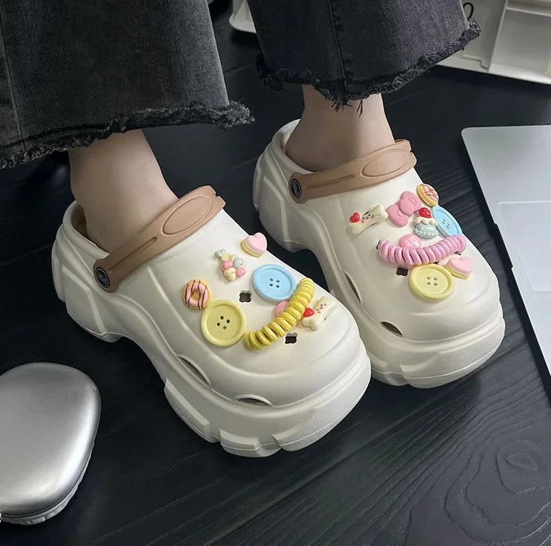thumbnail image 2 of Bonitas sandalias de mujer con agujeros DIY 2024, nuevas sandalias gruesas de verano de 8 cm de tacón alto, suela suave, zapatos de playa y jardín, zapatillas de EVA con agujeros gruesos, 2 of 4