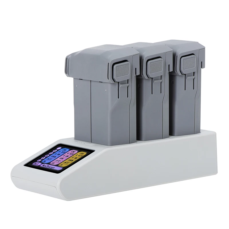 Chargeur Batterie DJI Mini 5 Pro 3 pièces Hub LCD Rapide posé sur une table avec câble USB-C