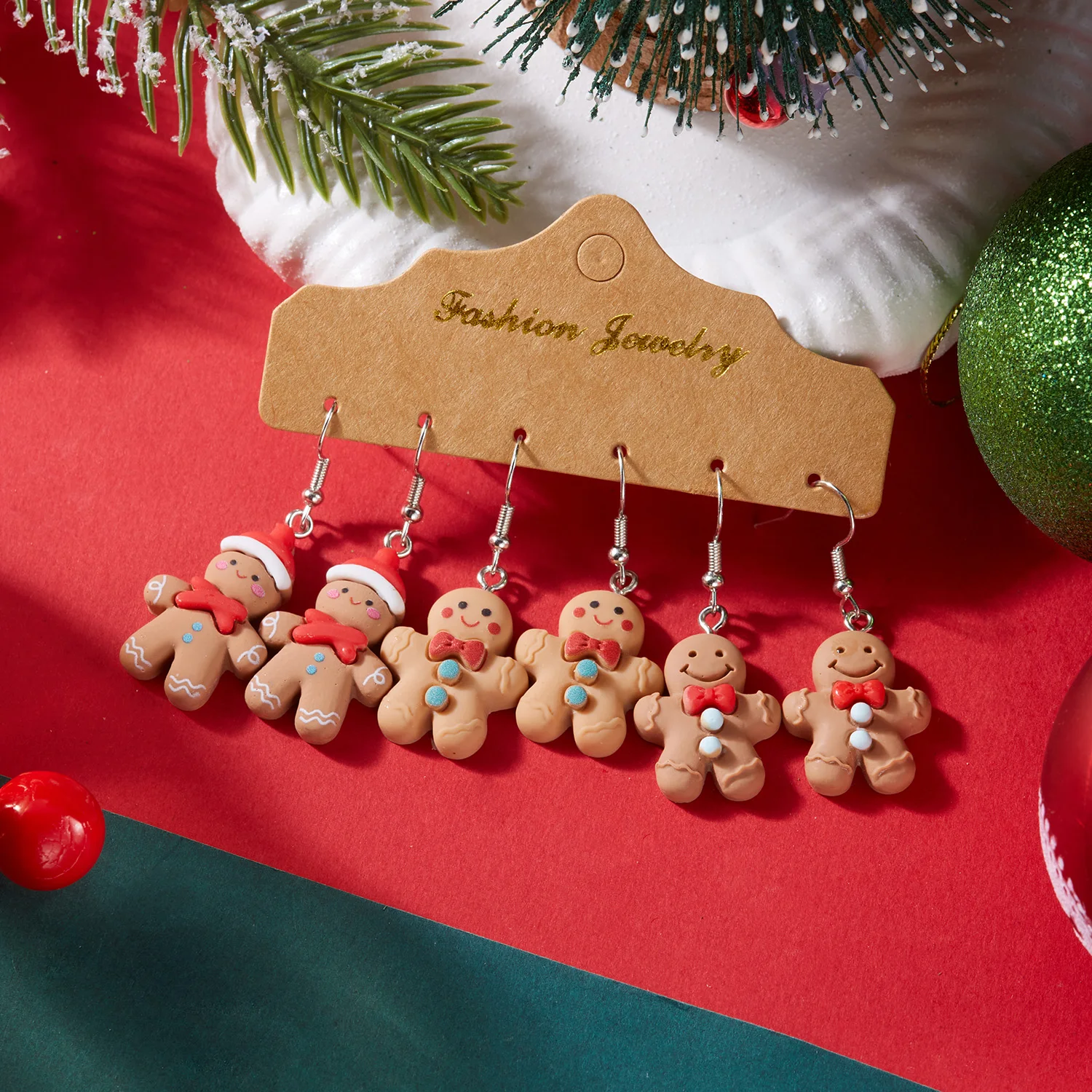3 Paar süße Weihnachts-Lebkuchenmann-Ohrringe für Frauen, einfache Kunstharz-Ohrringe mit künstlichen Keksen, Neujahrsschmuck, Geschenke