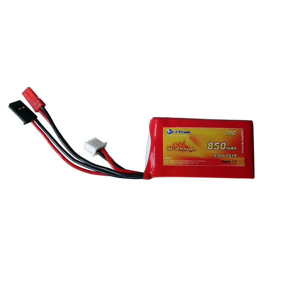 Gros plan sur une batterie LiFePO4 Flytown Nano-Tech 850mAh 2S 6.6V montrant l'étiquette et les connecteurs
