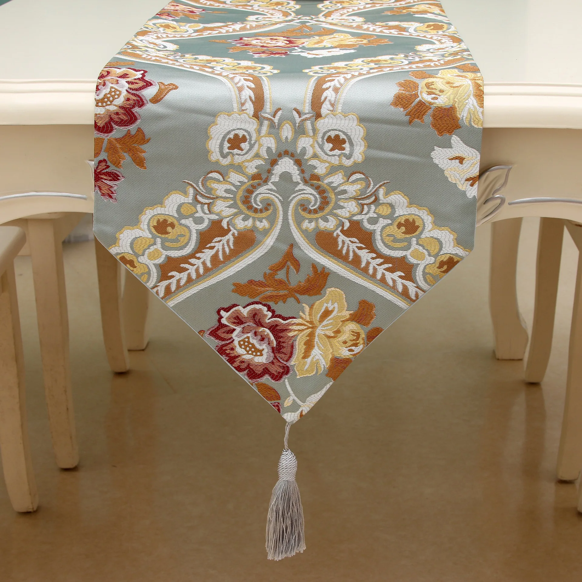 

European-style velvet high-end luxury with diamonds on both sides of high-end table runner bed and tail towel TV porch cover
