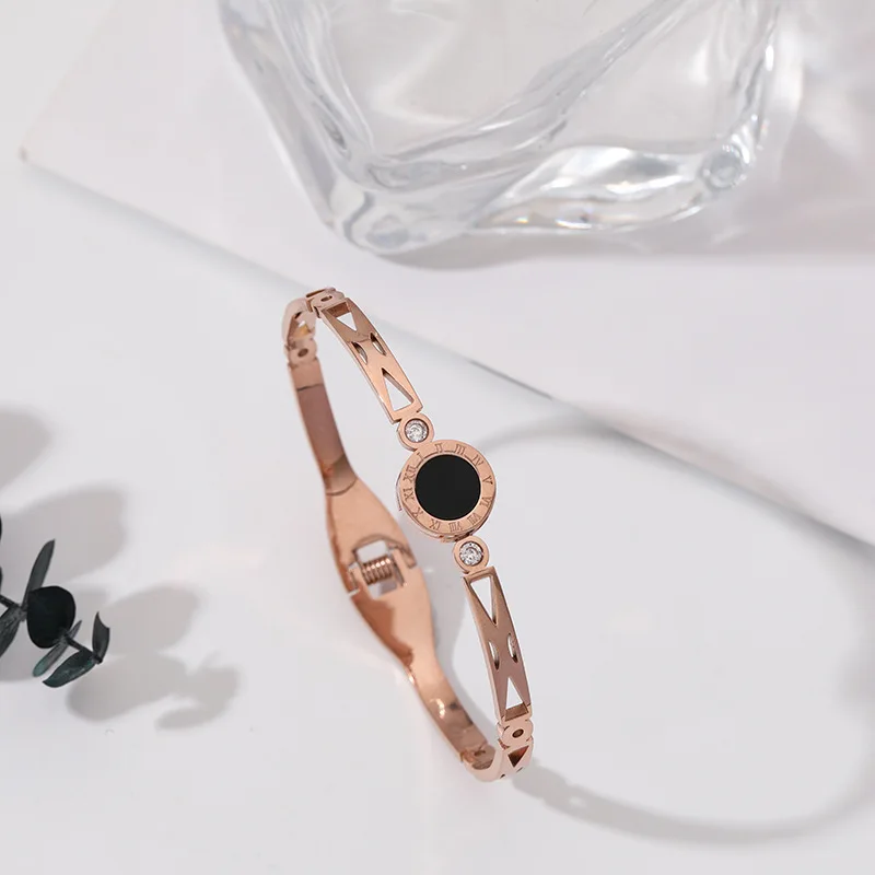 

2022 Fashion New Roman Numerals Shell Double Zircon Hollow Titanium Steel Bracelet Women's Personality Simple Hand Jewelry