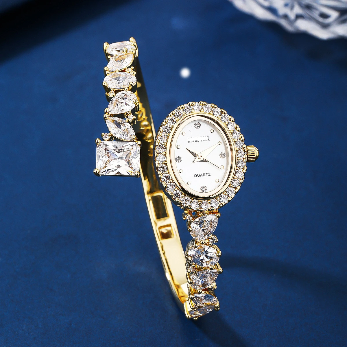 EYER Trendy Shining CZ Zircon Oval Shape Bangle Watch For Women Elegant Casual Princess Style Watch Luxury Design Jewelry Gifts