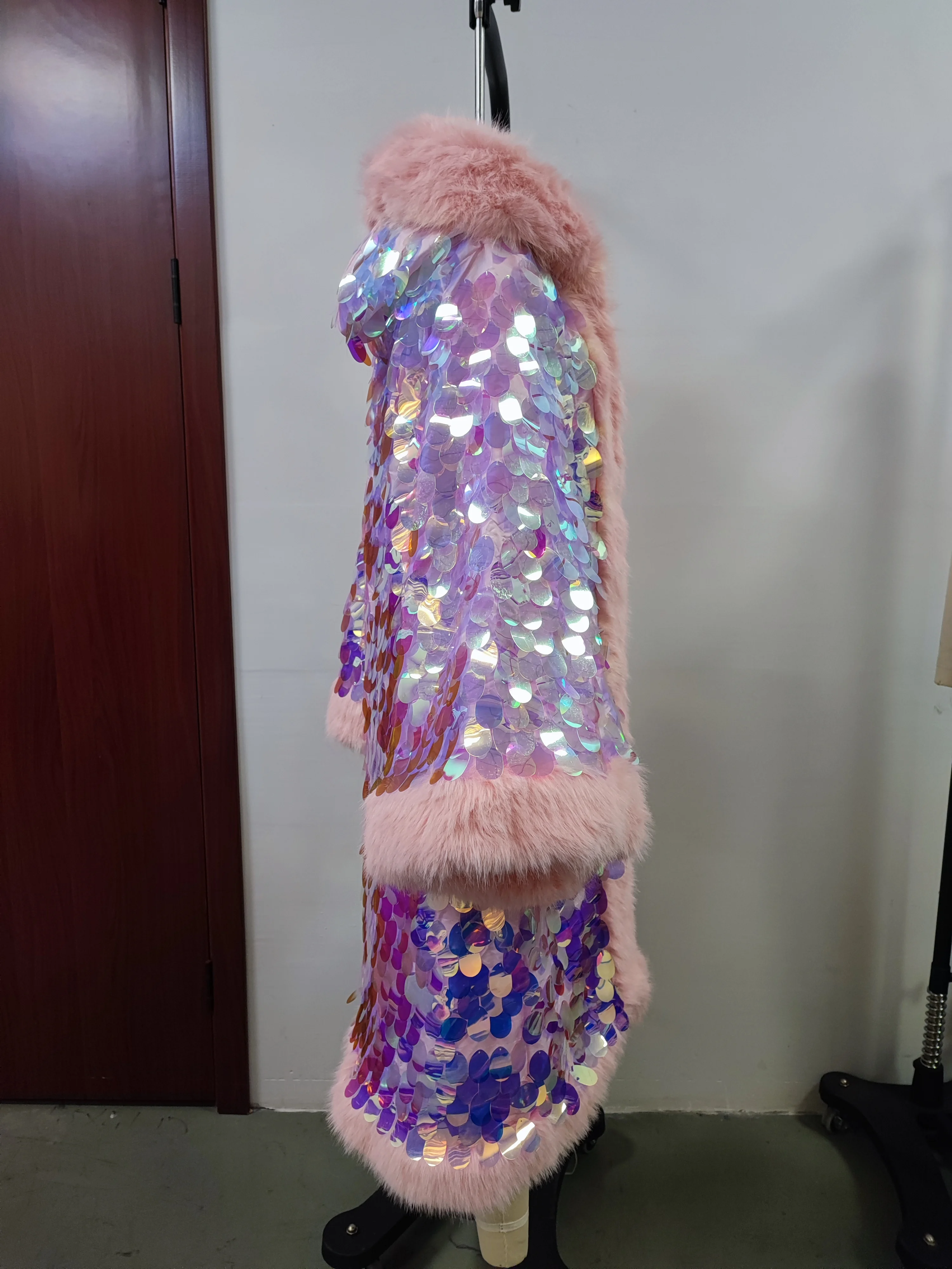Neue LED Mantel Frauen Faux Pelz Leuchten Halloween Kostüm Jacke Glänzende Kapuze Langen Mantel Winter Warme Party Club Outwear – Detail 11