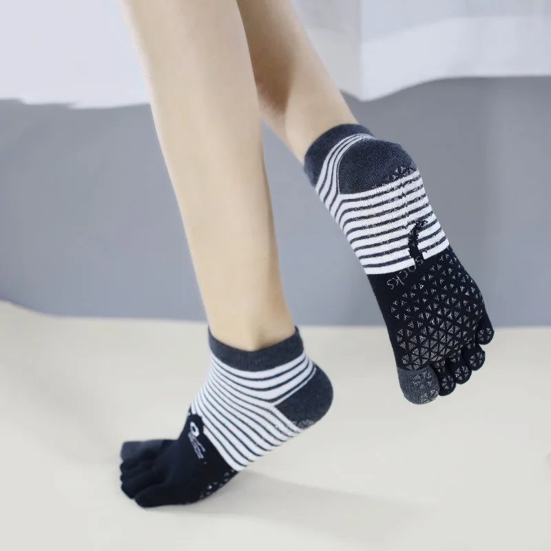 Full Toe Yoga Socks Women Cotton Cat Cartoon Silicone Non-slip 1/4 Crew Five Toes Pilates Socks 2 Scb0443b317994338a020c06f700d5835H