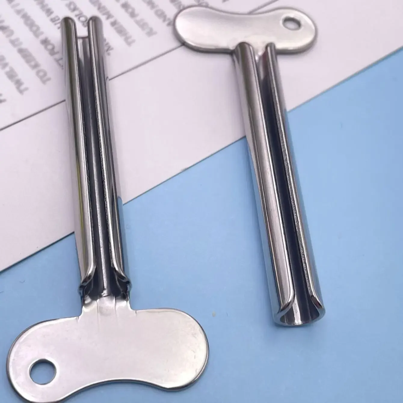 1pc Stainless Steel Toothpaste Tube Squeezers Metal Key Toothpaste Squeezers for Bathroom Hair Dye Cosmetic Tubes Squeezer