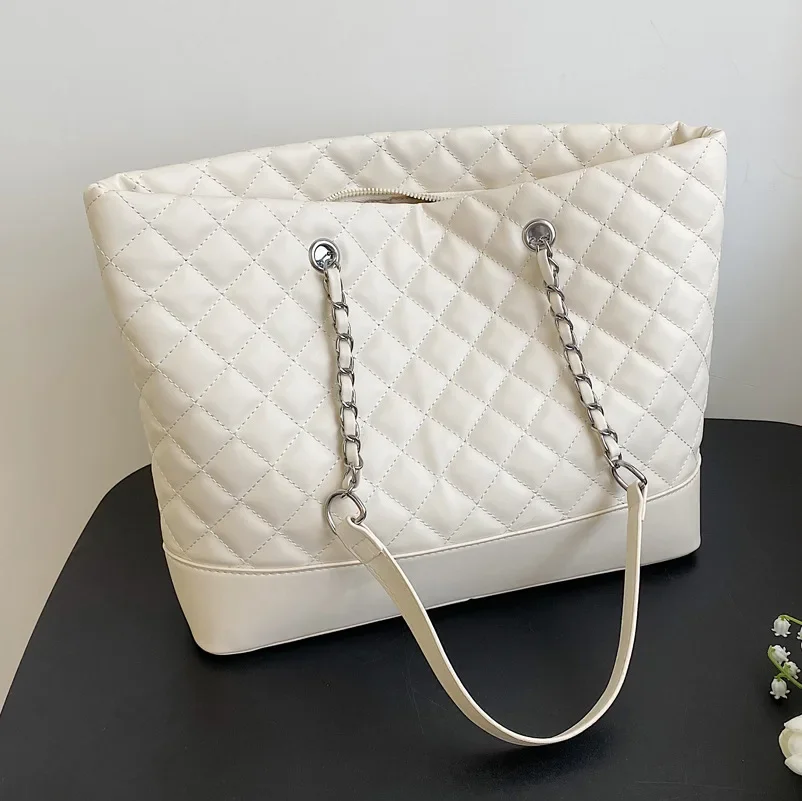 Large Capacity for Women 2024 New Advanced Texture Niche Rhombus Chain Summer Class Commuter Tote Bag