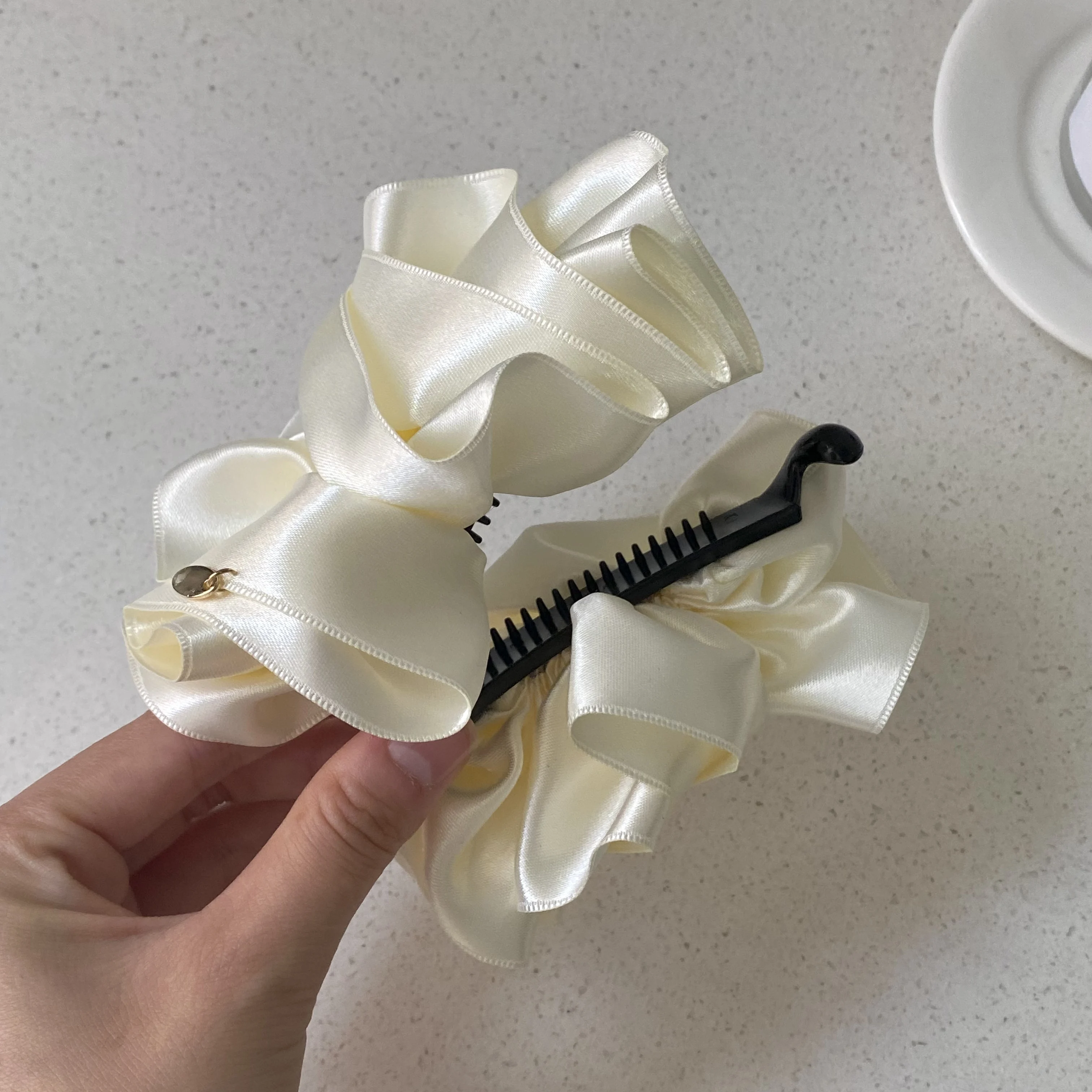 1PC Elegant Hair Claw Clips Set, Stylish Hair Accessories for Women, Chic Hair Grips for Daily and Party Wear