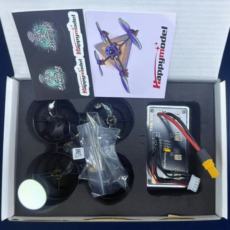 Happymodel Mobula7 1S 75mm micro FPV whoop drone ELRS V3.0 à côté d'une batterie 1S, échelle de taille visible.