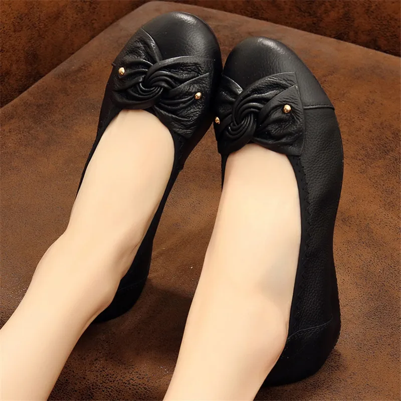 2022 New Genuine Leather Shoes Woman Slip On Women Flats Moccasins Women's Loafers Spring Autumn Mother Shoe Big Size 35-44