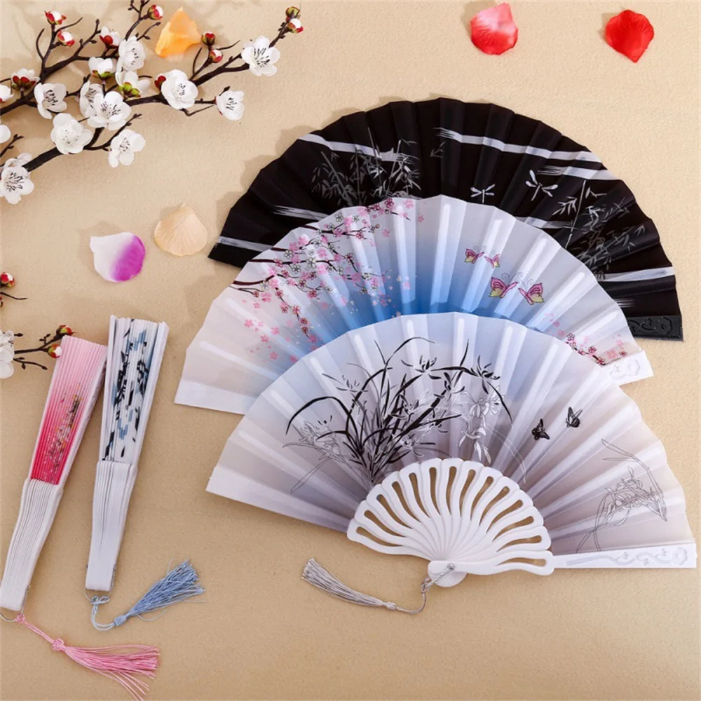

Vintage Floral Folding Hand Fan Handheld Folding Fan With Different Flower Patterns Fabric Folding Fan For Wedding Dancing Party