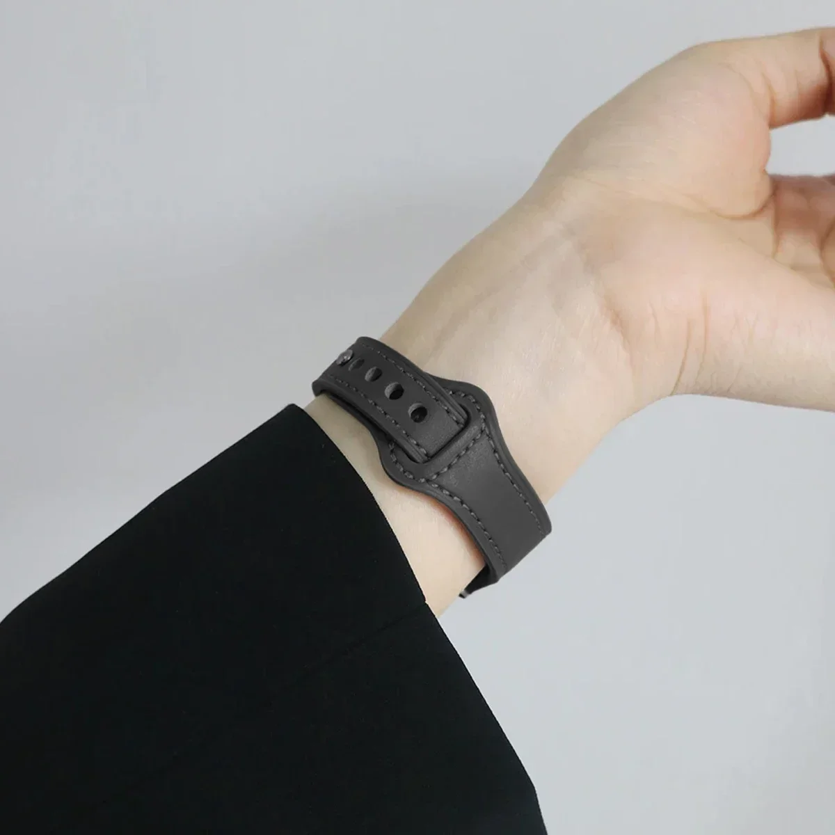 Premium Leather Band Wrist Strap for Smart Watches - Stylish Accessory Compatible with Multiple Models