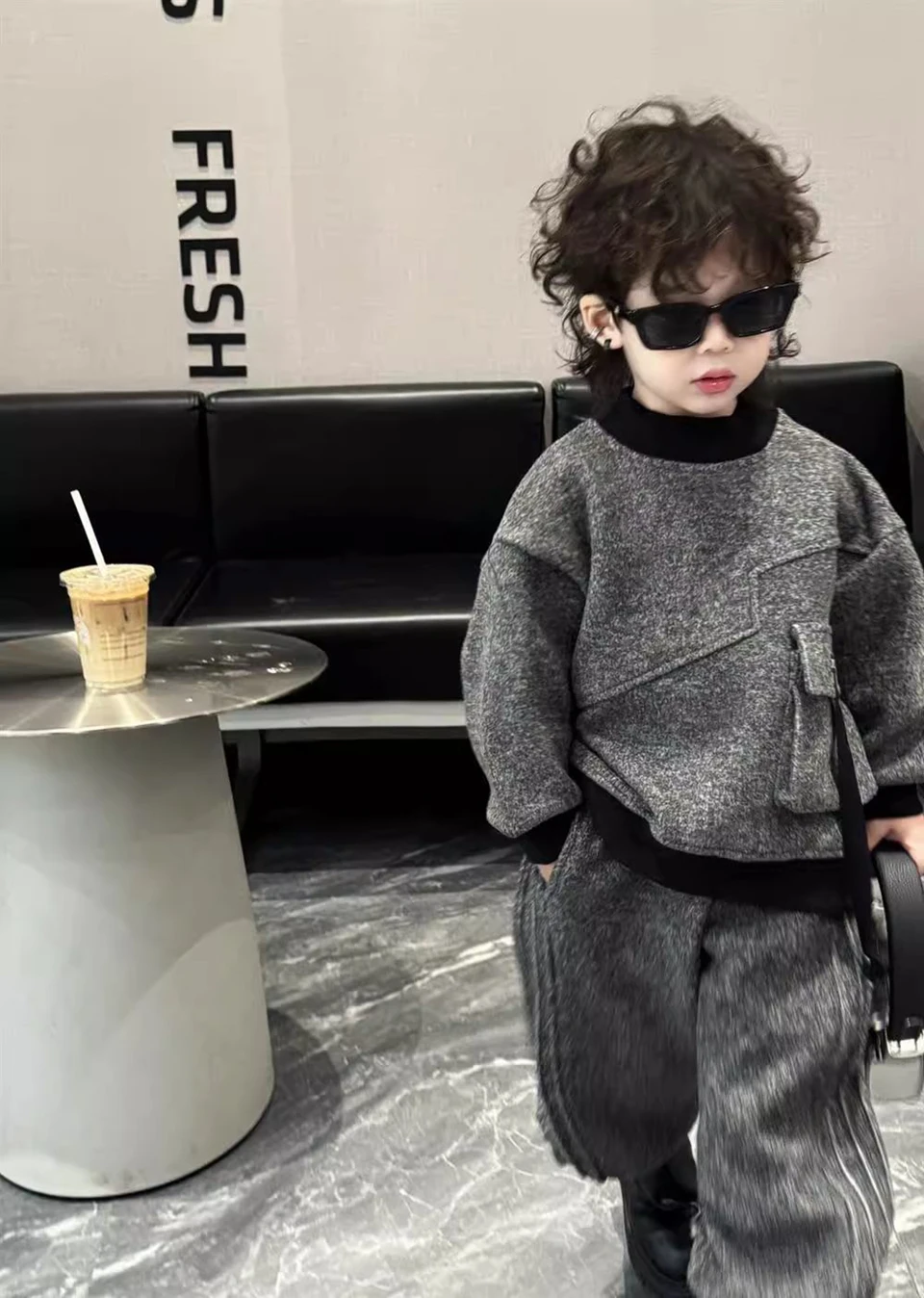 Neues Samt-Set für Kinder, 2026, Frühling und Herbst, Kapuzenpullover, koreanische Ausgabe, coole, hübsche Freizeithosen, Kinderkleidung, zweiteiliges Set, 4–12 Jahre – Detail 4