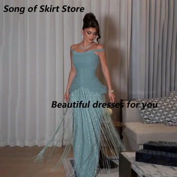 Abiti da cerimonia personalizzati blu polvere a due pezzi per la madre della sposa, con top con perline e spalle scoperte, gonna lunga con frange scintillanti, abito formale da matrimonio