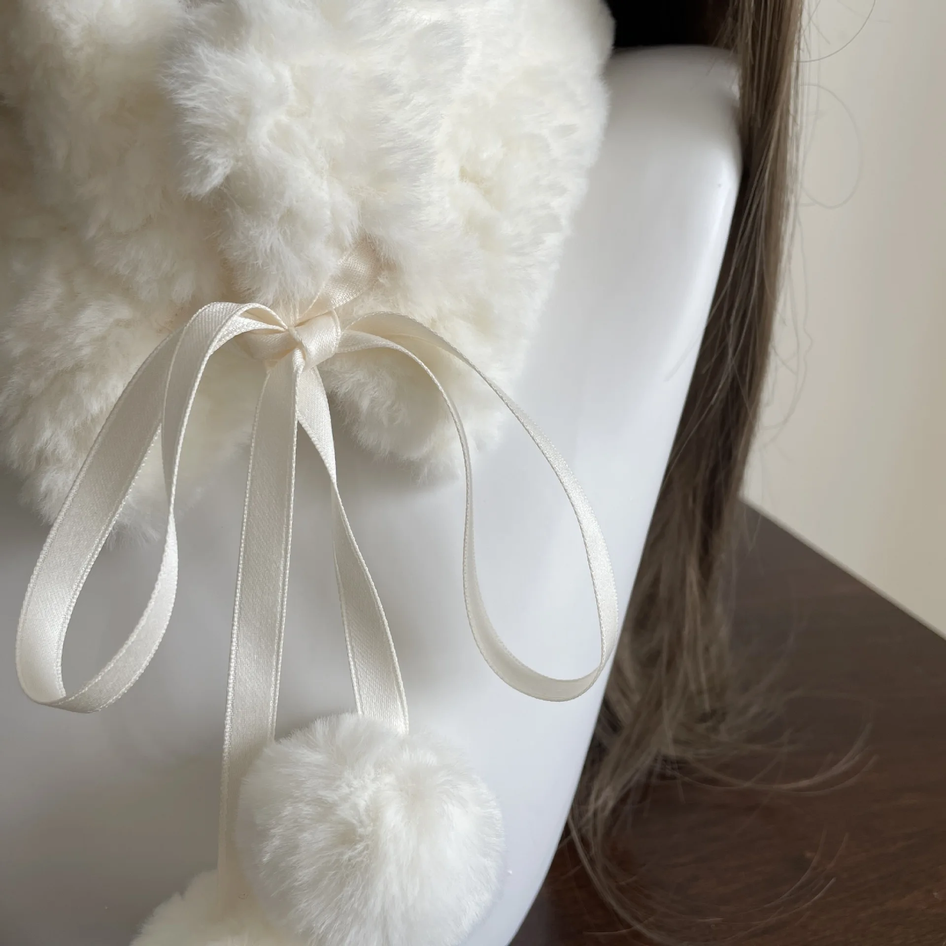 2025 New Women Winter Warm Faux Fur Scarf with Ball Casual Thick Female Fashion Faux Fur Scarves Ladies Neck Warmer Neckerchief