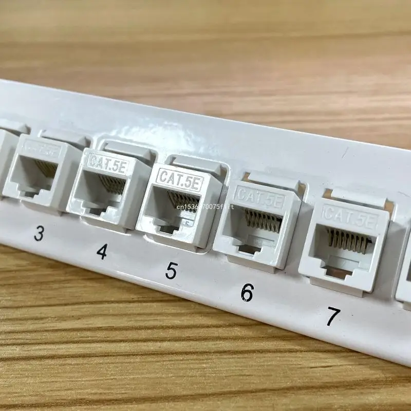 CAT5eUTP STP 케이블링 Dropship용 후면 바 벽걸이 또는 랙마운트가 있는 커플러 패치 패널을 통한 10 포트 CAT5e RJ45