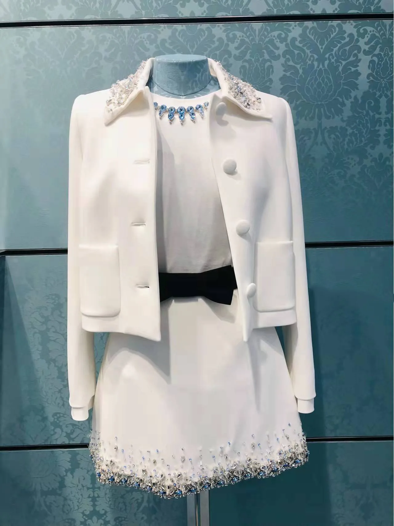 여성 헤비 인더스트리 라인석 장식 투피스, 화이트 세트 숏 코트, 하프 스커트, 우아한 프렌치 스타일, 가을