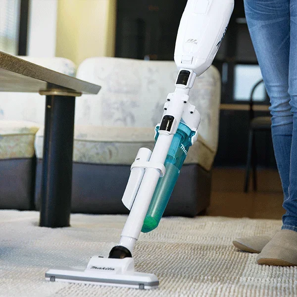 마키타의 혁신적인 무선 전원 고흡입력 진공 청소기로 집안 청소를 쉽고 효율적으로 업그레이드하세요.