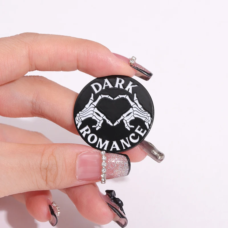 Dark Romance Emaille Pin Enemies To Lovers Book Club Slow Burn Broschen Revers Rucksack Abzeichen Punk Leseschmuck Zubehör – Detail 5