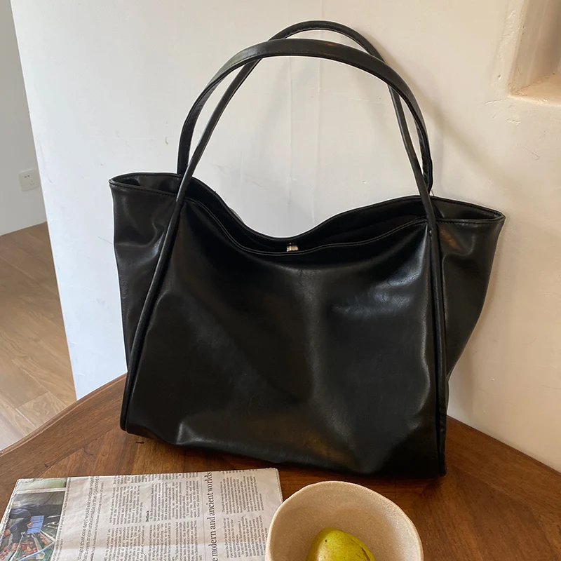 

woman 2023 new soft leather large capacity Tote carrying niche design single shoulder underarm bag class commute