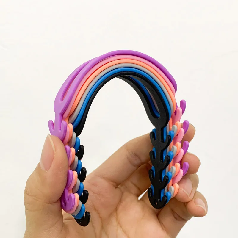 Gros plan sur le crochet réglable en silicone, anti-douleur pour les oreilles