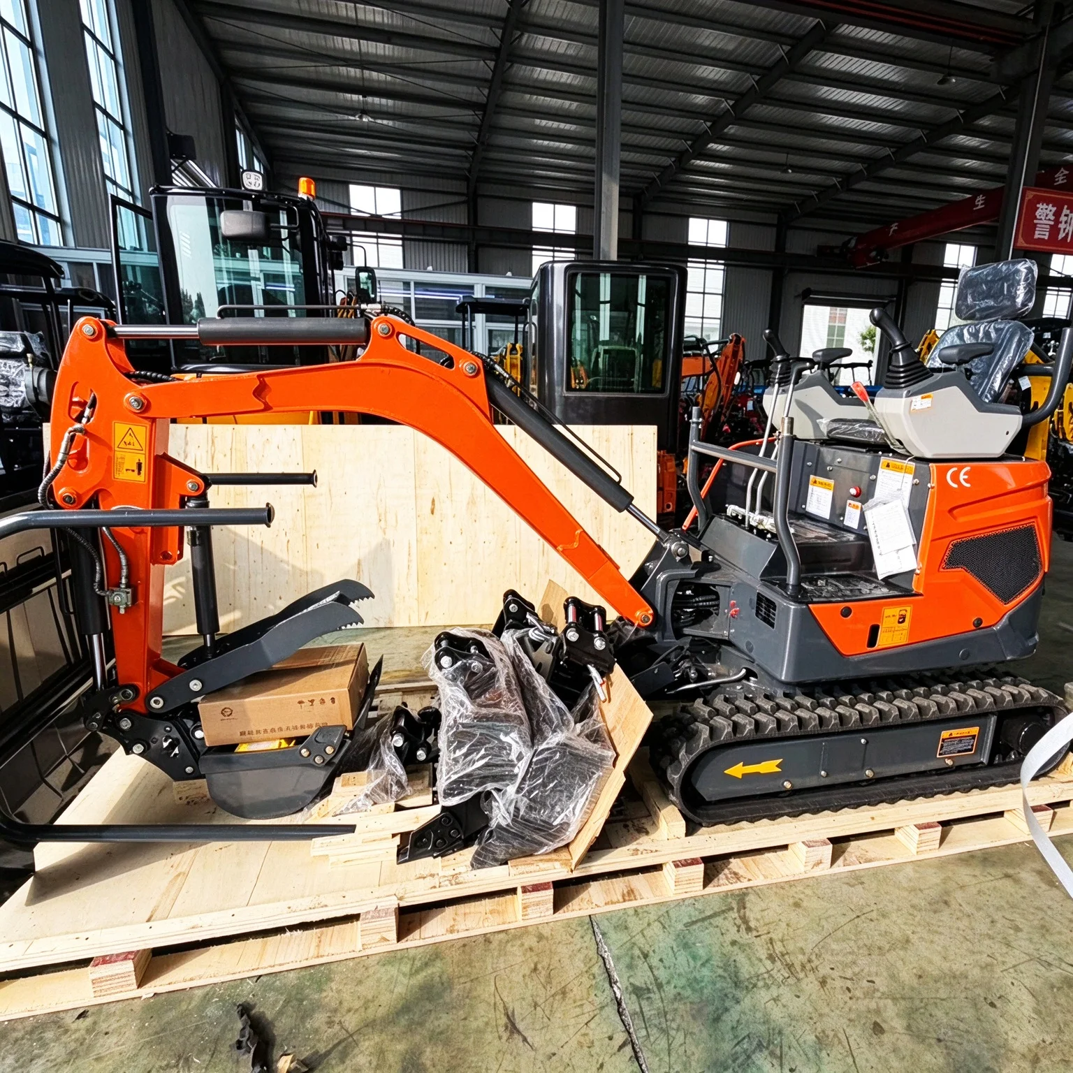 Multifunktionaler 1,8-Tonnen-Minibagger mit Dieselmotor, CE EPA Euro 5, Maßanfertigung für Haus und Hof