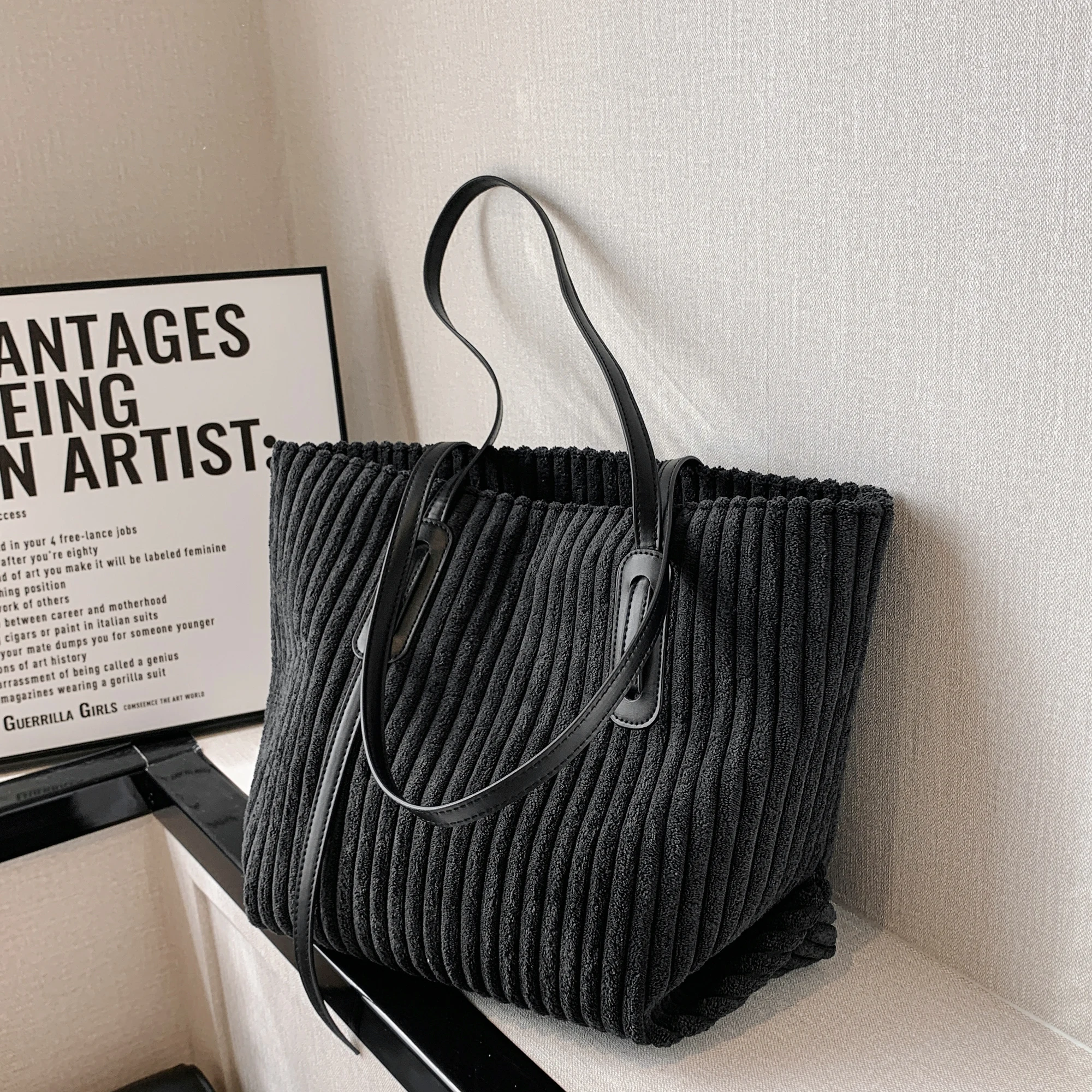 thumbnail image 1 of Bolso de hombro de pana de gran capacidad para mujer, tendencia de moda de invierno 2023, bolsos de mano de felpa para mujer, bolsos de mano, 1 of 5