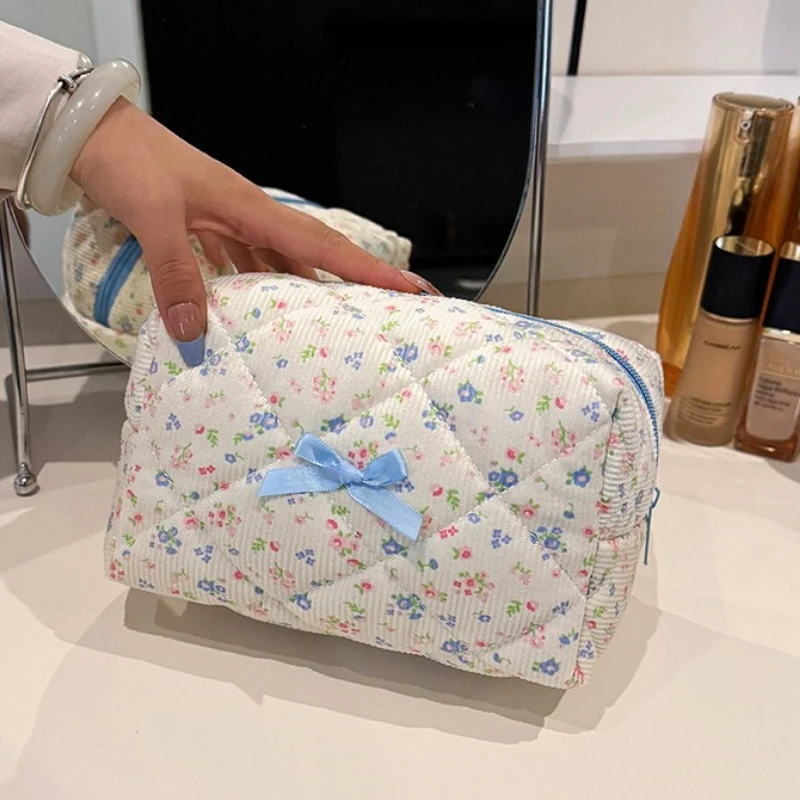 Fashion Flower Quilted Makeup Storage Bag Portable Travel Organizer Cosmetic Toiletry Pouch Cute Make Up Handbag Clutch Purse