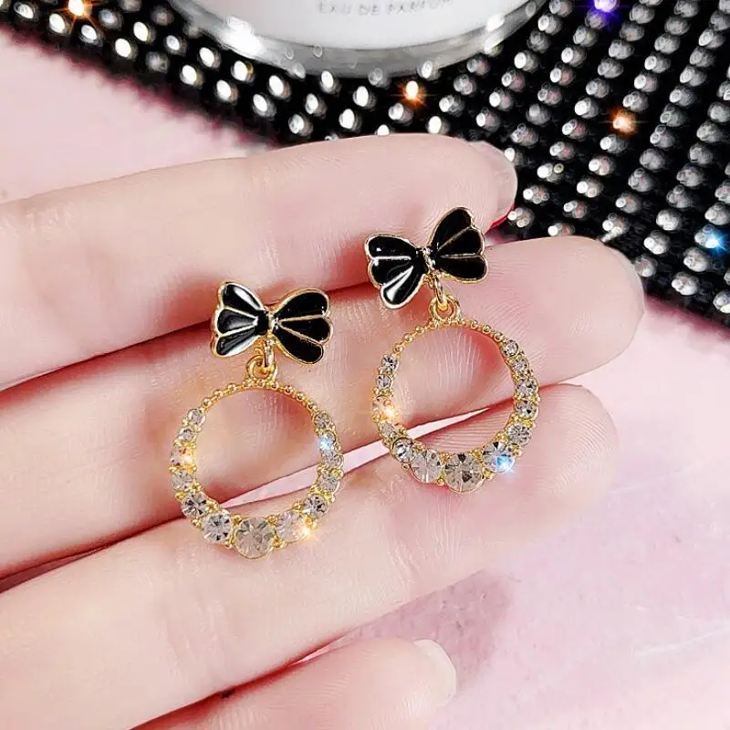 Корейские черные и белые серьги-подвески для вечерние |