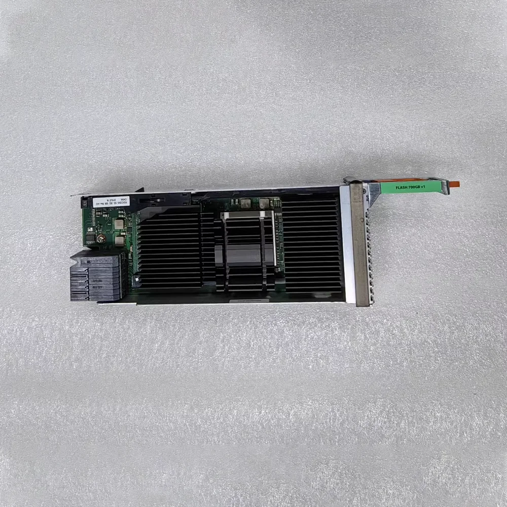 313-270-102A-00 EMC 플래시 700GB v1 I/O 모듈용 VMAX 200K용