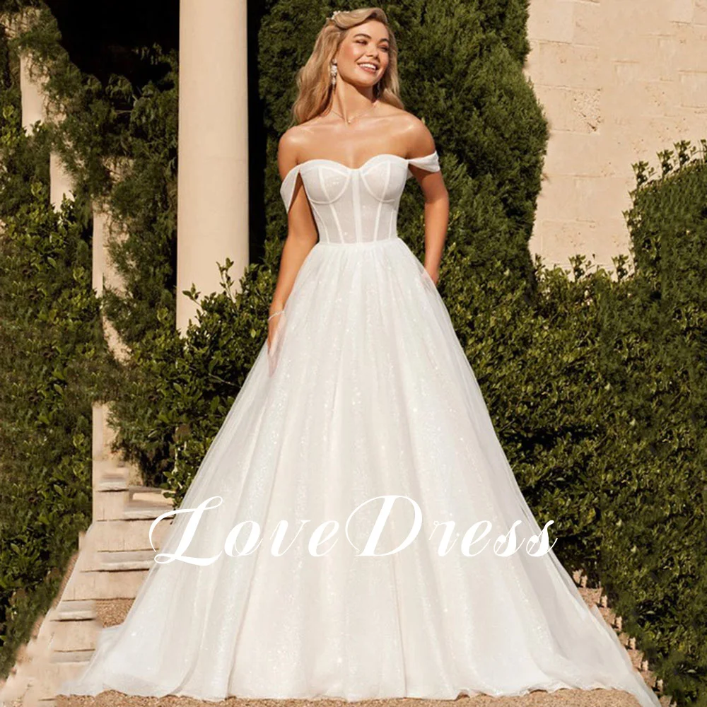 Рисунок 3 - Женское свадебное платье со шлейфом