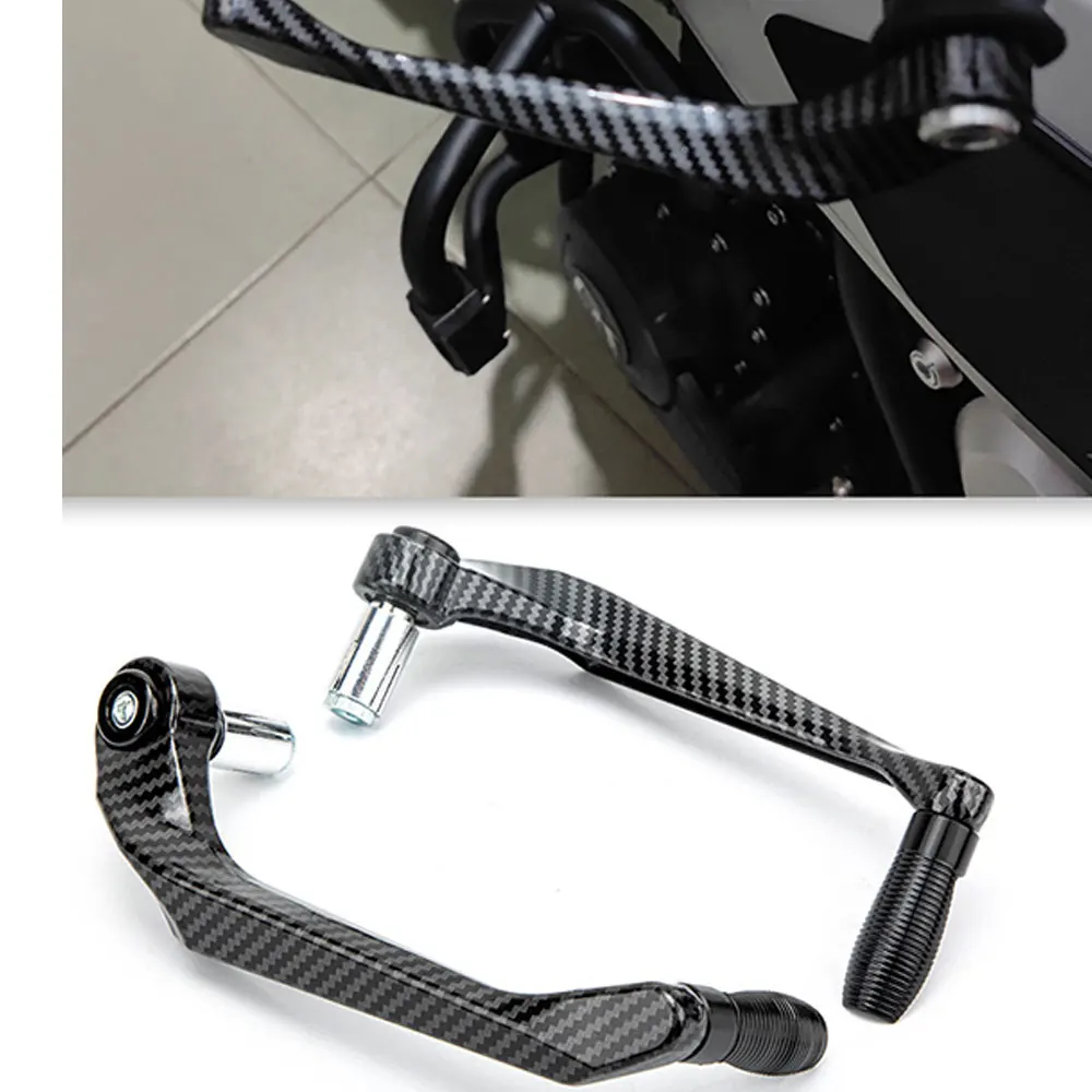 namontované chrániče rúk na motocykel