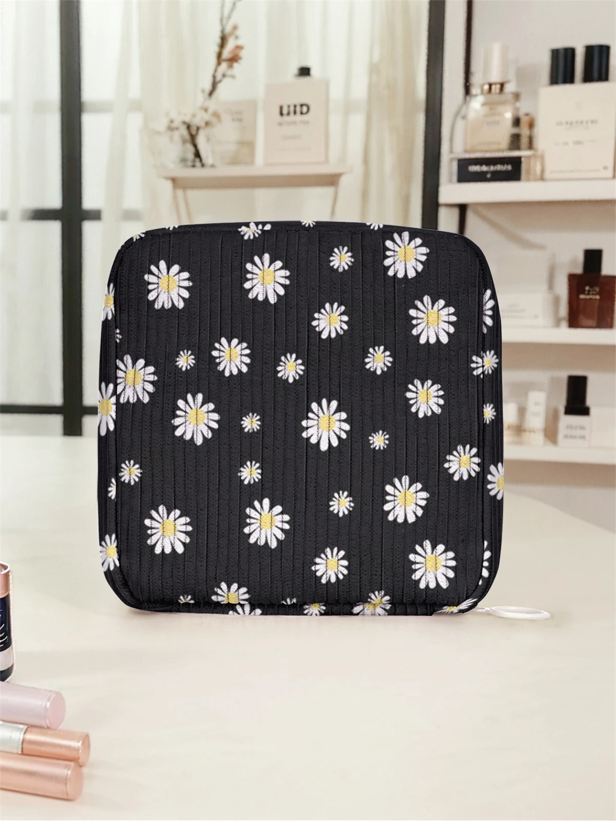 Daisy pattern printed sanitary napkin storage bag, women's lightweight tissue bag, sanitary tissue bag