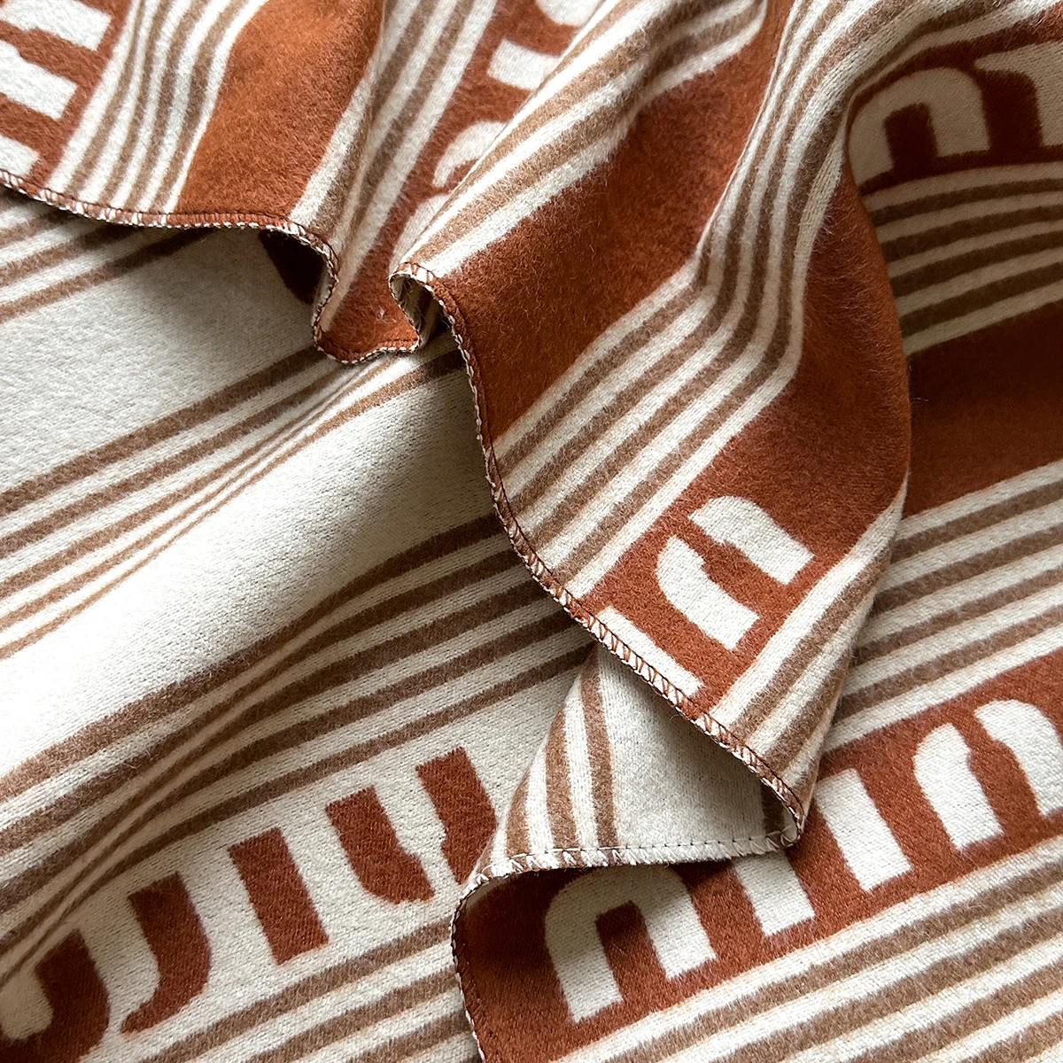 New Brand Elegance Two-Sided Print Scarf Soft Warm Fringe Pashmina Shawl Autumn and Winter Outdoor Coldproof Windproof Blanket