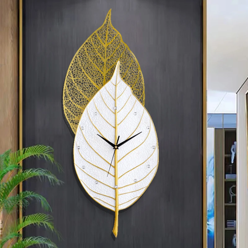 

Настенные часы в современном дизайне, моделирующие настенные художественные украшения для ресторана, гостиной, с рисунком золотых листьев из смолы