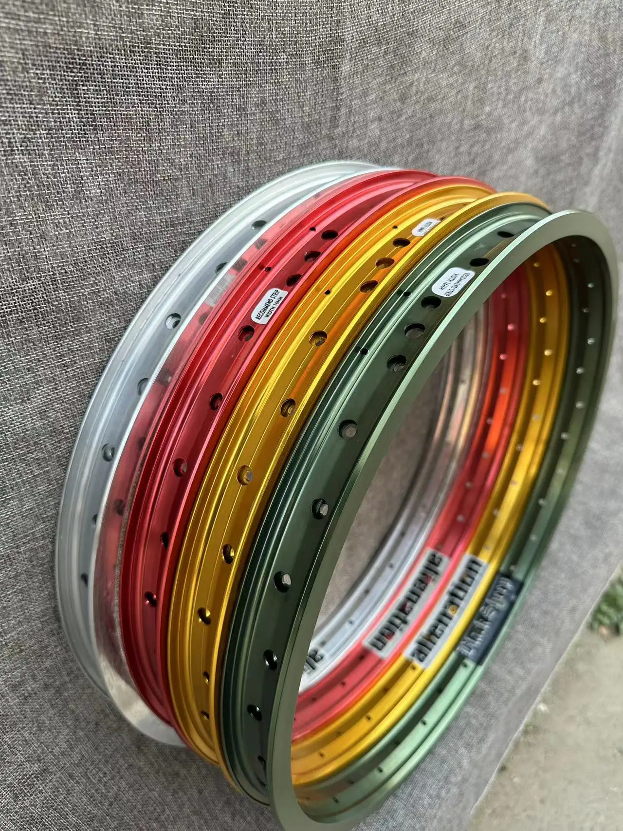 Roue arrière BMX 20 Pouces, Jante Aluminium renforcée, Noire, axe Plein 48 Trous
